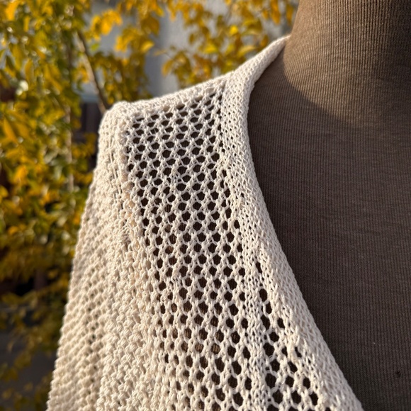 Must have Ivory open-weave wrap top - Picture 6 of 9